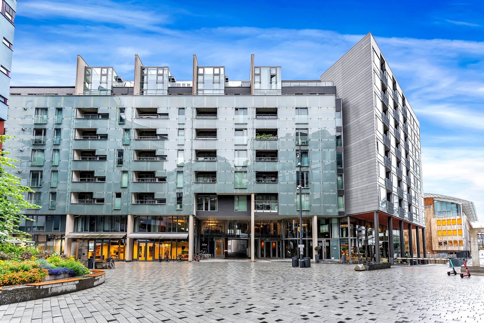 Fasade og hovedinngang. Galleribilde