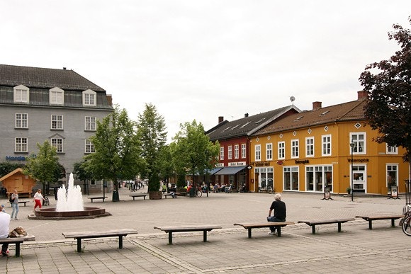 Hønefoss by har godt utvalg av butikker, kjøpesentre og restauranter. Galleribilde
