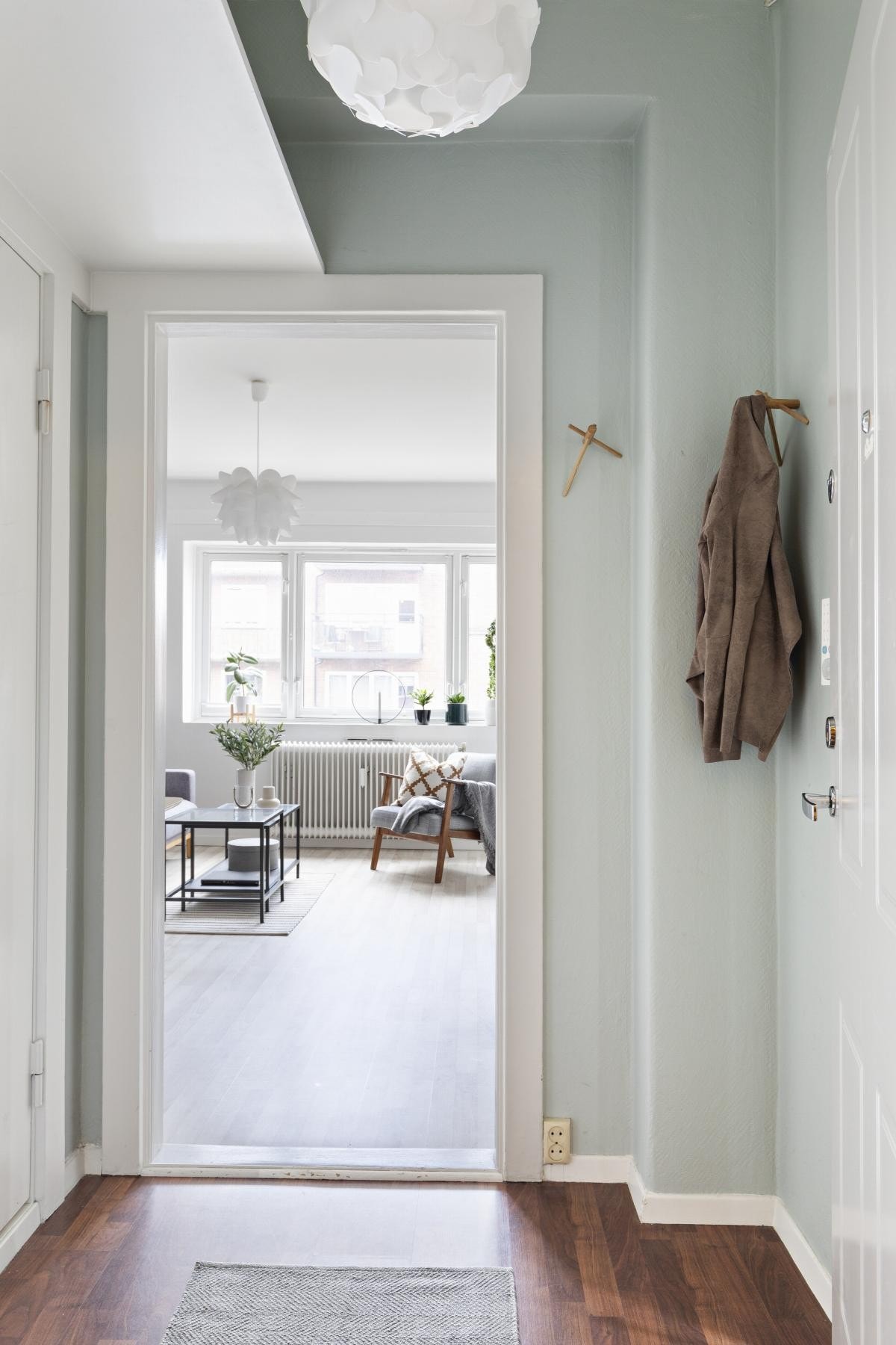 Innvendig blir du møtt av en innbydende entré som gir et flott førsteinntrykk. Galleribilde