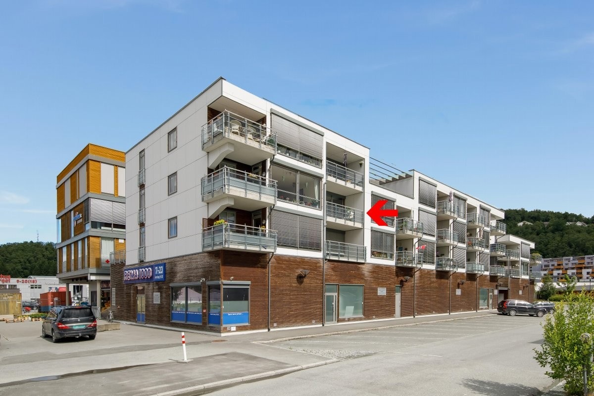 Rema 1000 ligger i byggets første etasje, så dagligvarehandelen er rask og enkel med kort vei å bære handleposene. Galleribilde