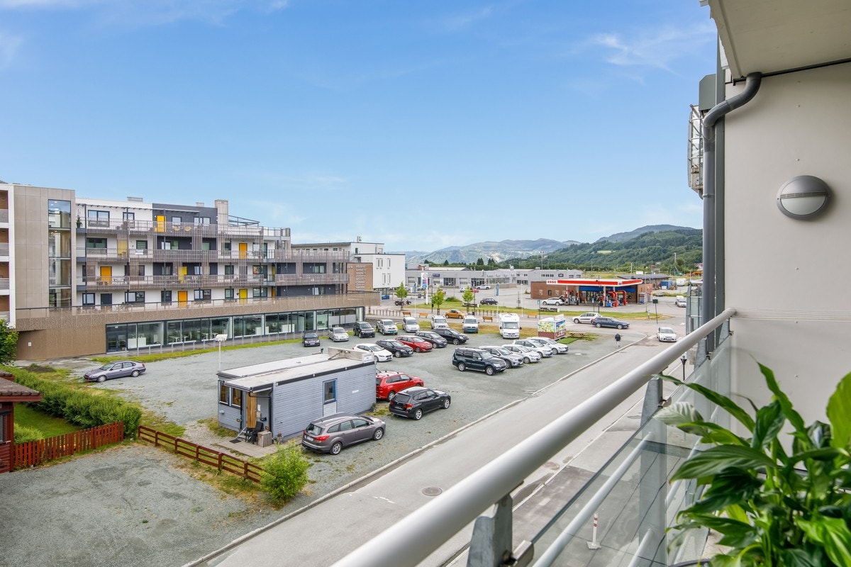 Beliggenheten er svært sentral med nærhet til alt man trenger i hverdagen. Galleribilde