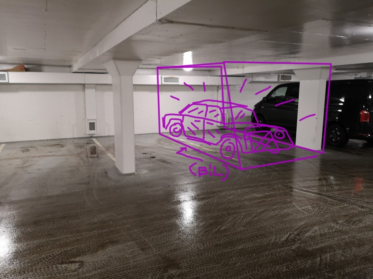 Det medfølger bruksrett til garasjeplass i lukket anlegg med heis opp til leilighetsplan. Gå tørrskodd fra bilen og inn i leiligheten. Galleribilde