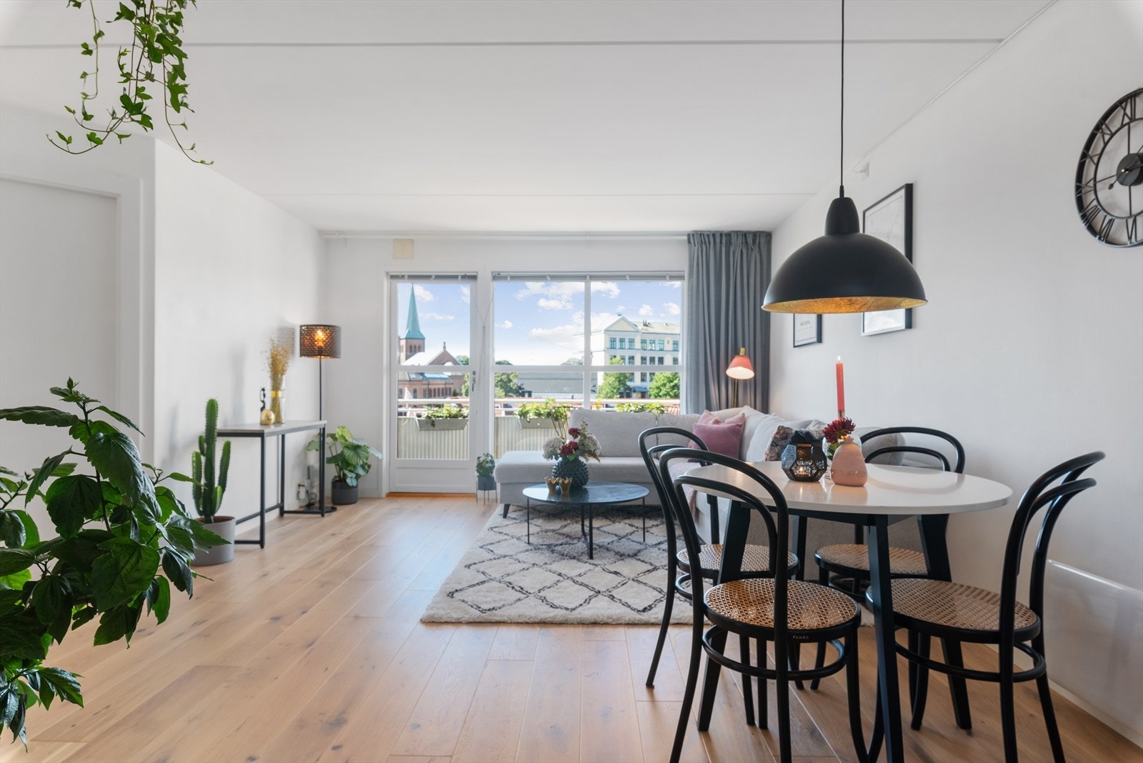 DNB Eiendom v/Christer Langstrand har nå en innbydende 2-roms toppleilighet til salg på populære Jordal Terrasse. Galleribilde