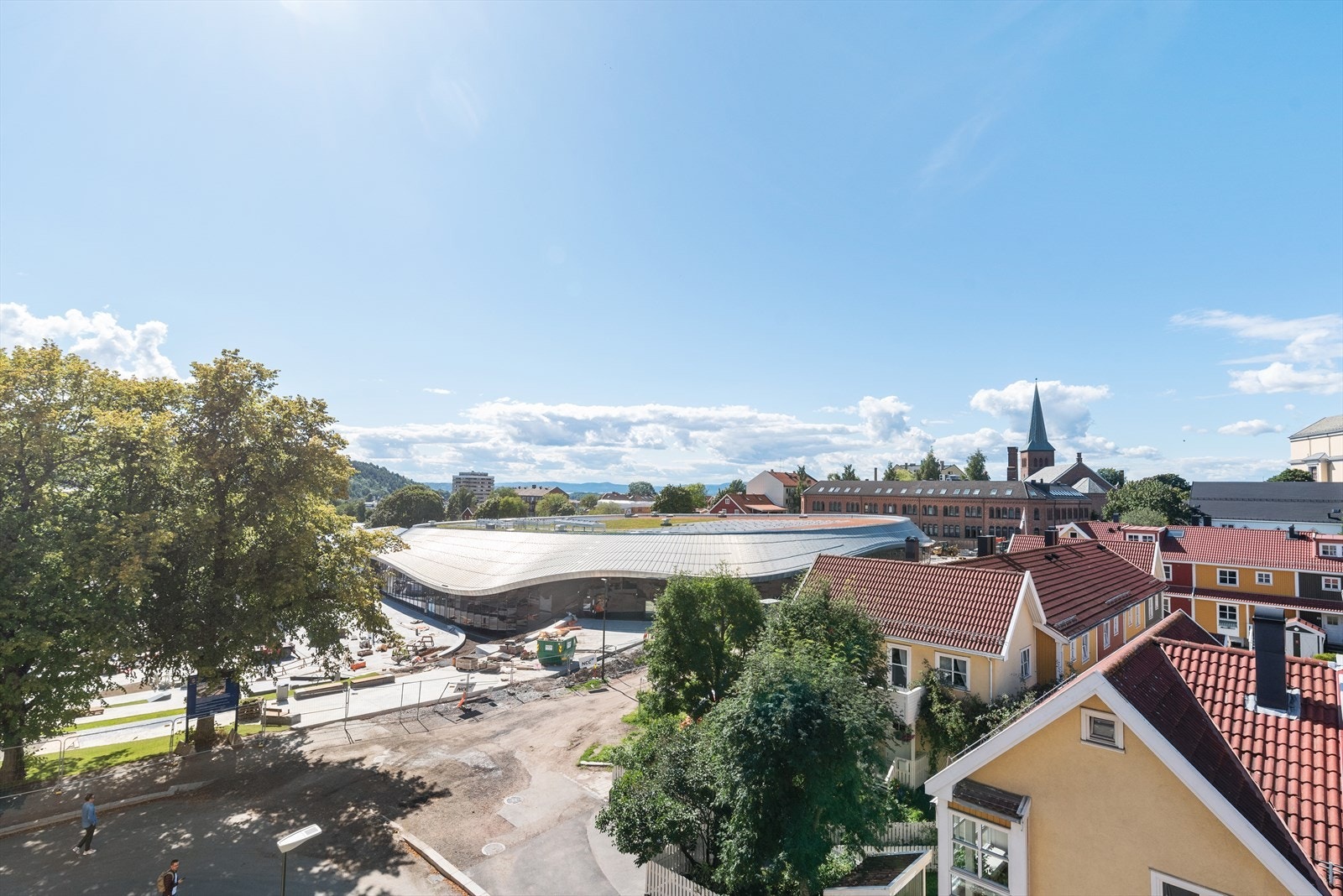 Her kan man nyte en trivelig utsikt over Kampen Hageby, Kampen Kirke og sjøgløtt mot sør. Galleribilde