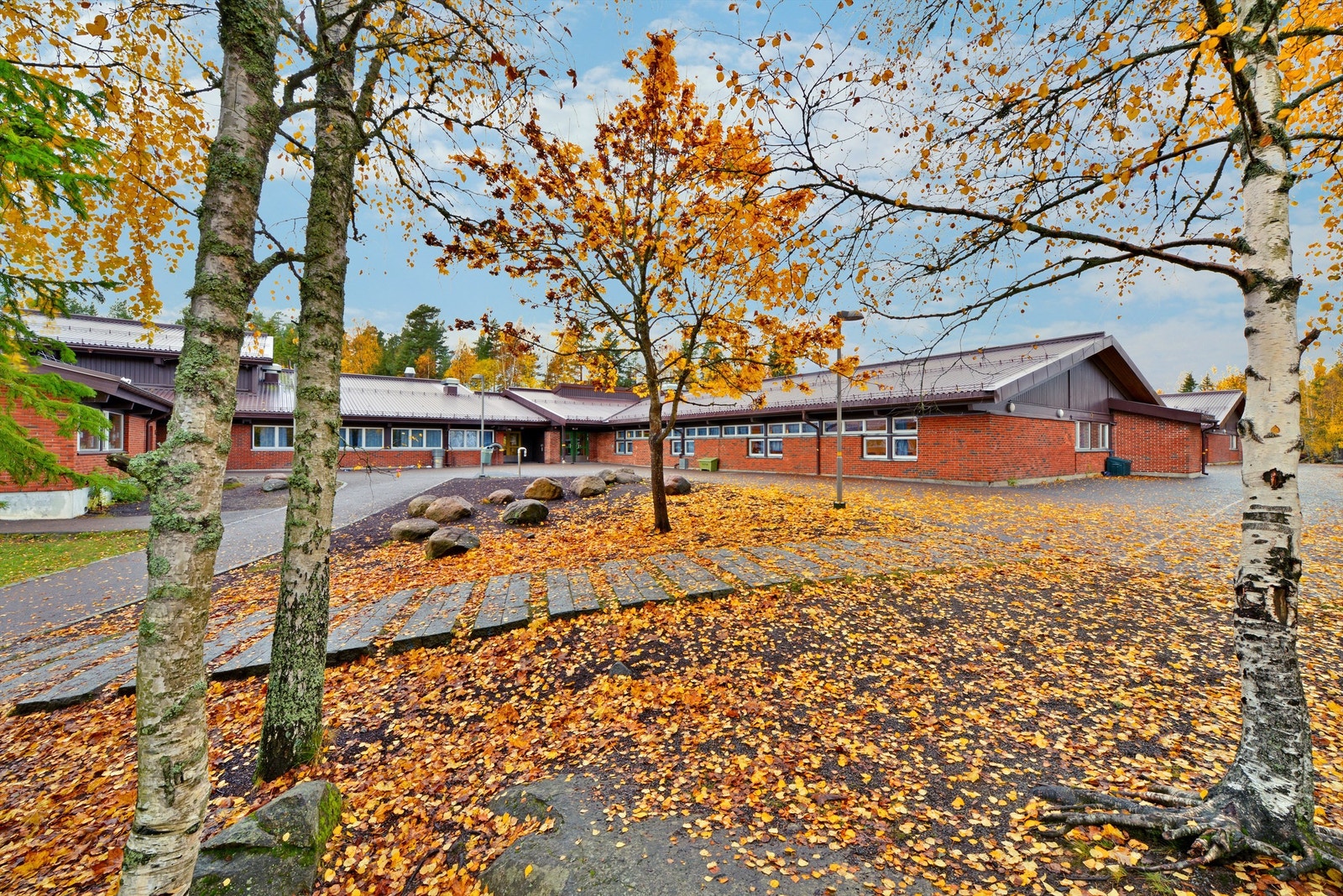 Kort gangavstand til Vassbonn barneskole og Ingieråsen ungdomsskole - Roald Amundsen videregående skole ligger på Sofiemyr Galleribilde