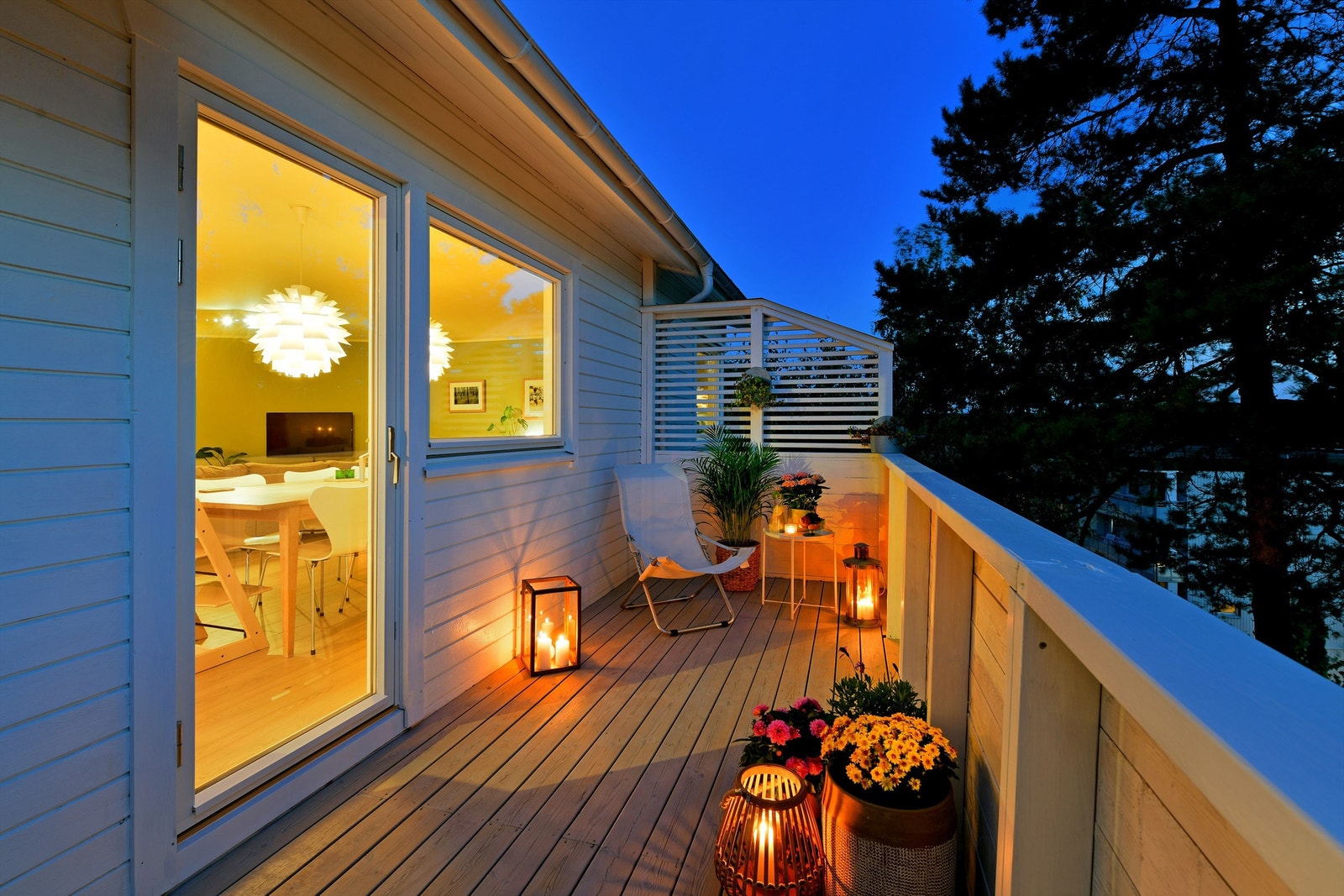 Terrasse - terrassen har lett adkomst fra kjøkken/stue Galleribilde