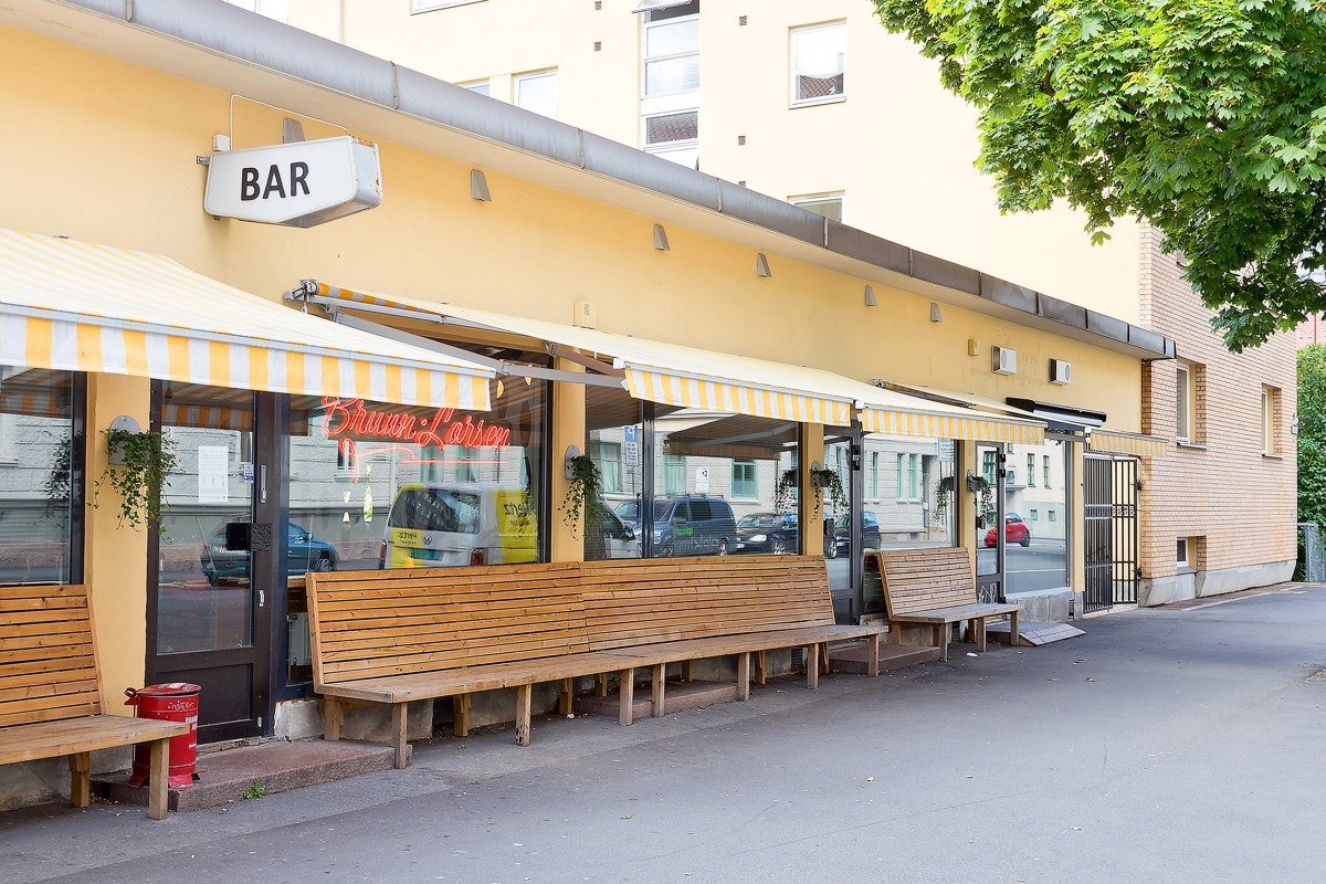 Populære Bruun Larsen og Lasarett vinbar ligger få meter unna, begge har åpent under torsdagsvisningen Galleribilde