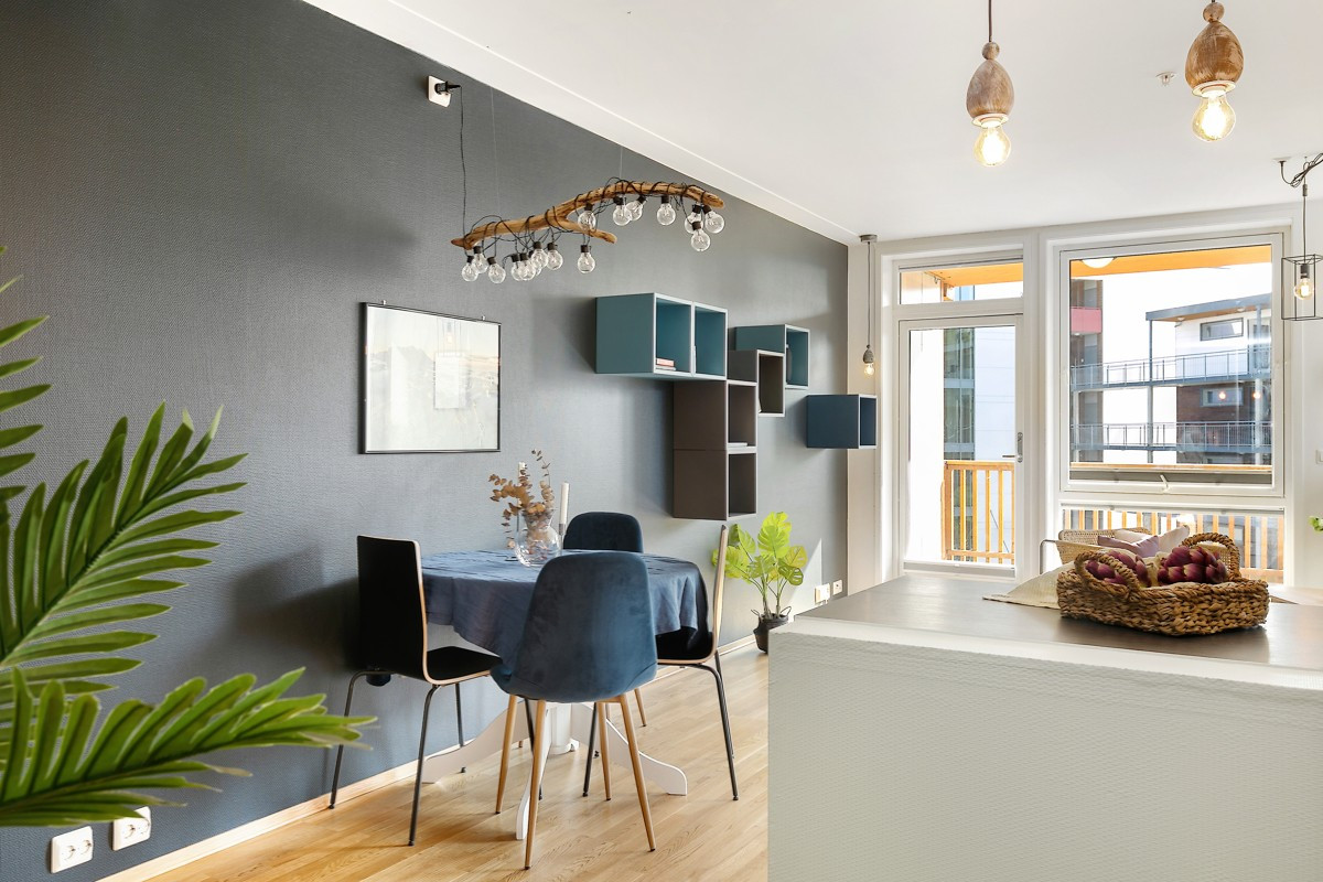 Stilren og moderne 3-roms selveierleilighet med sørvendt veranda, garasje og heis