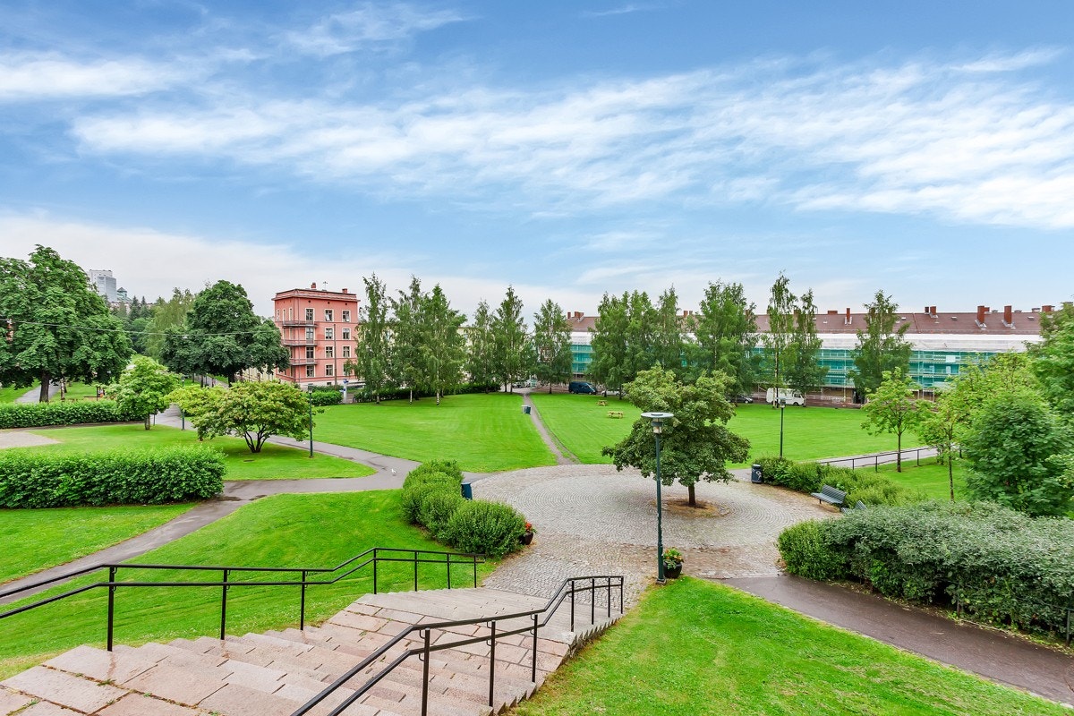 Det er flere parker i nærmområdet, med blant annet Torshov kirkepark og Torshovdalen. Galleribilde