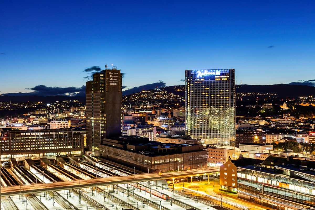 Oslo sentrum nås enkelt med alle kollektivmulighetene. Galleribilde