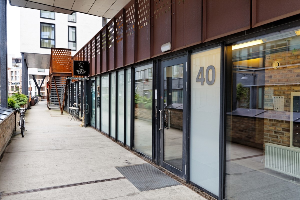 Det er enkel tilgang til leiligheten via heis fra bakkeplan Galleribilde