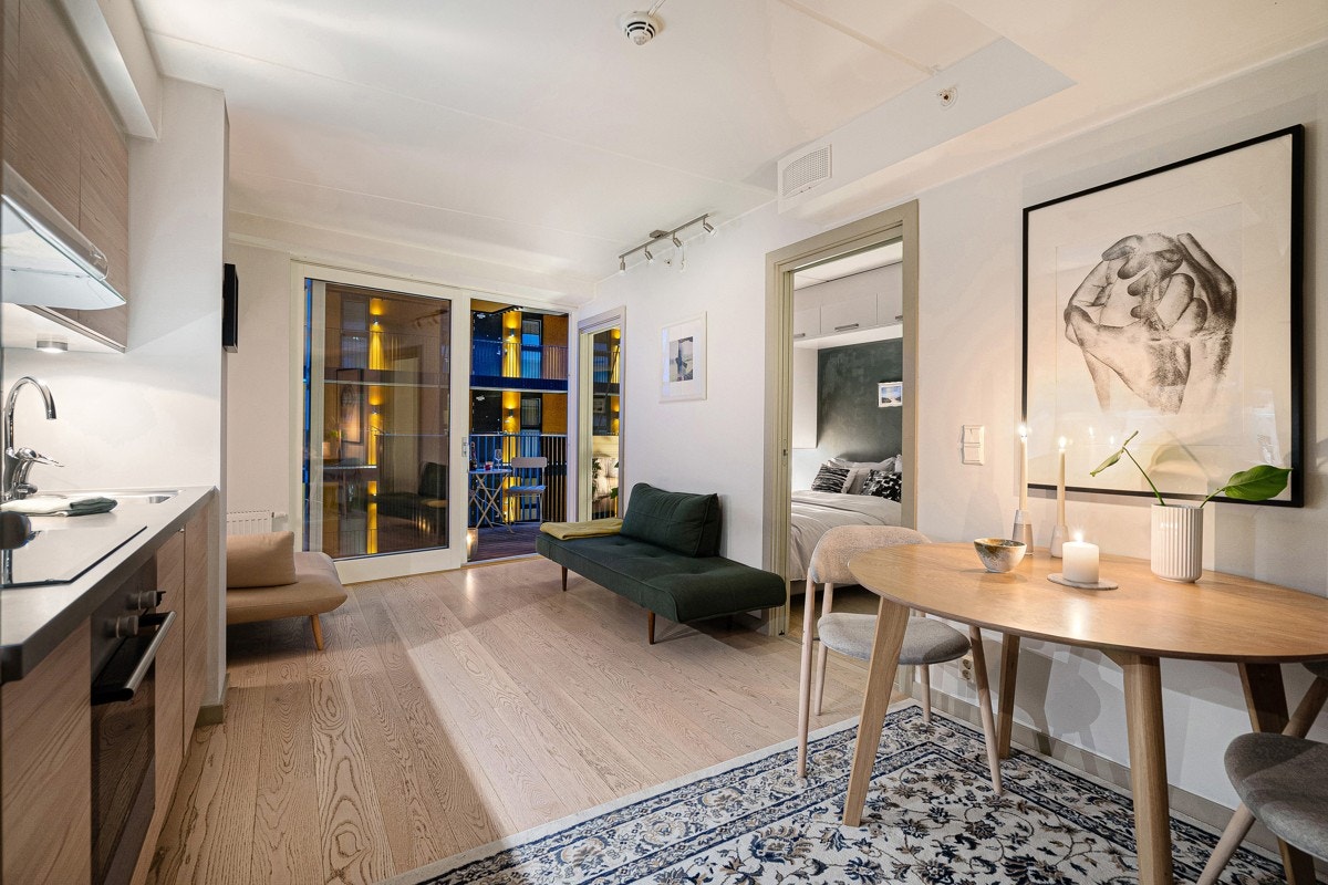 Det er plass til å invitere venner og bekjente på hyggelig middagsbesøk Galleribilde