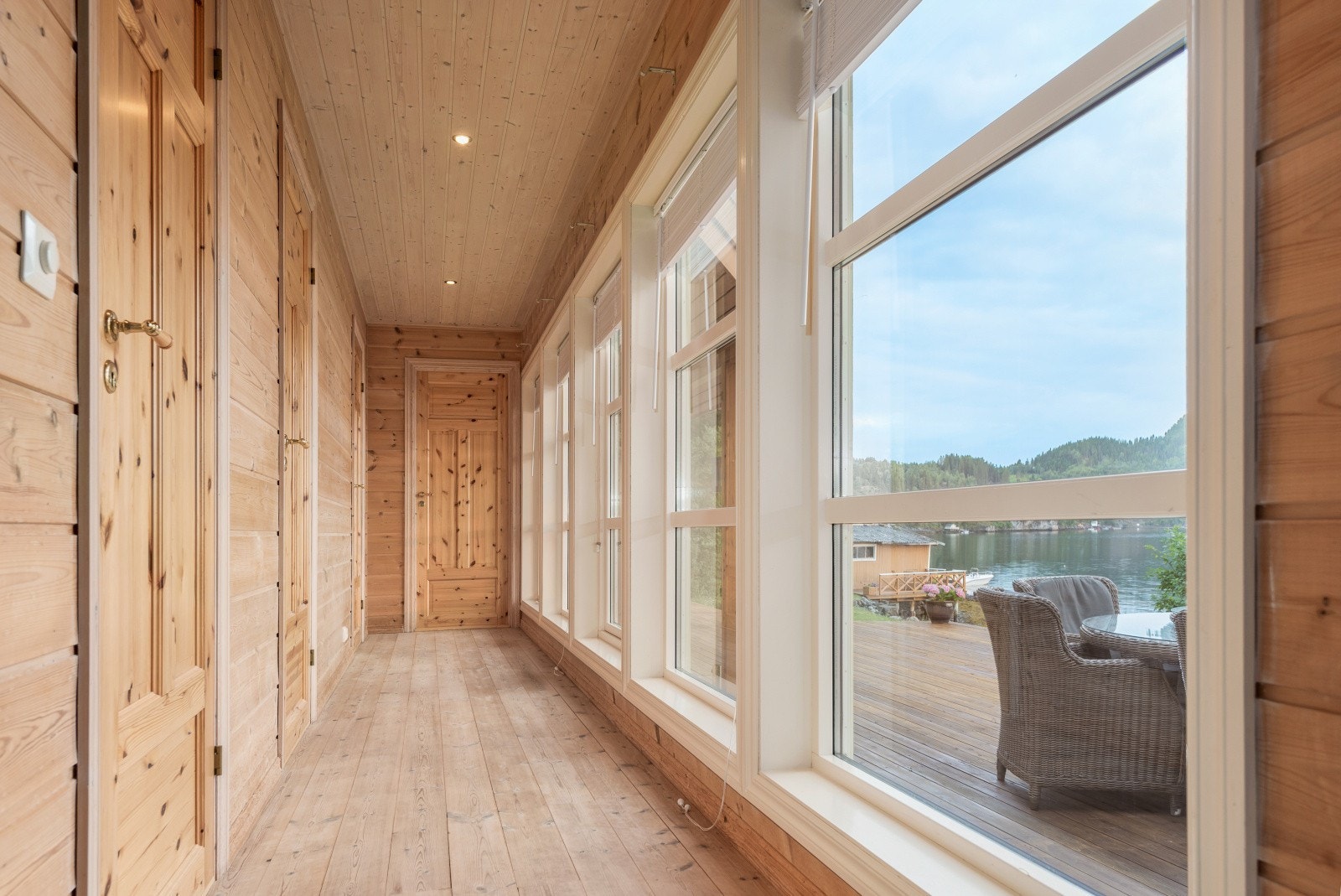 Romslig gang på 8 kvm hvor soverommene og badet ligger. Galleribilde