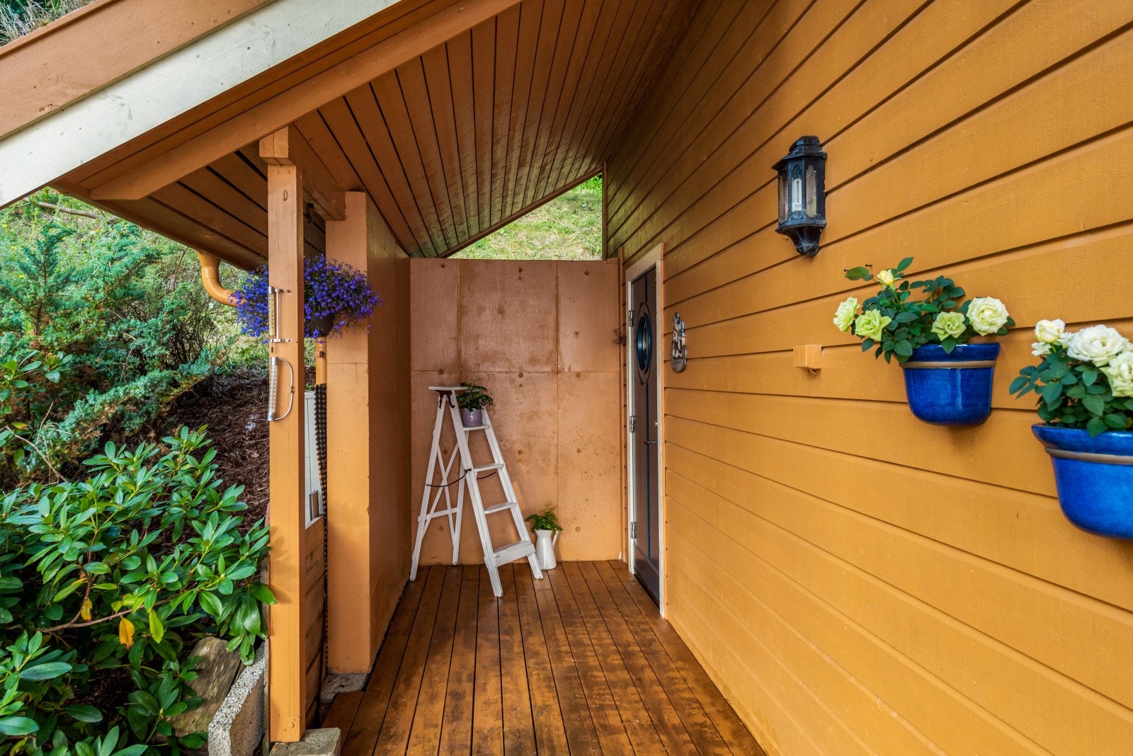 Praktisk med overbygd inngangsparti. Galleribilde