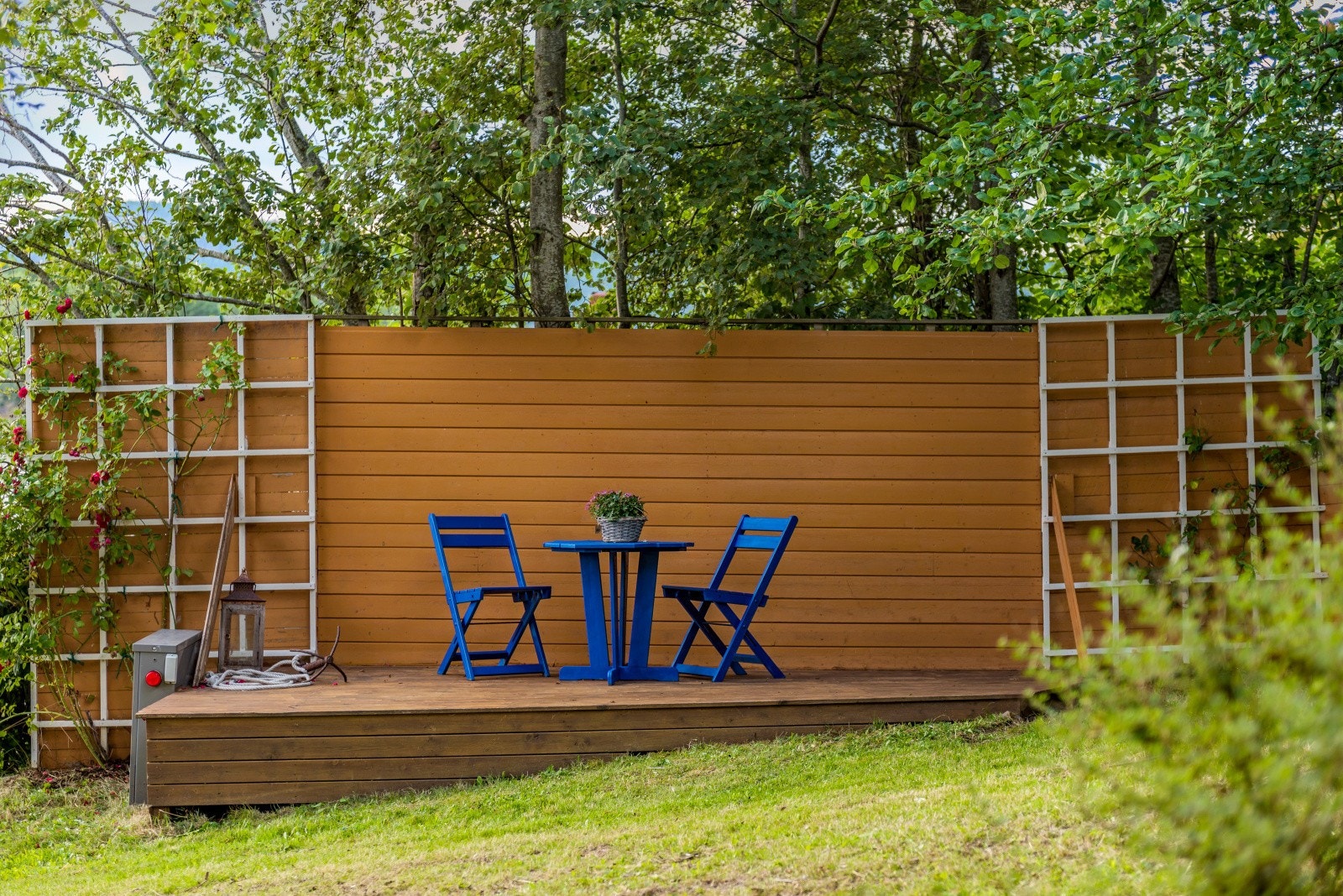 En av de flere utesonene. Her kan man nyte morgenkaffen. Galleribilde