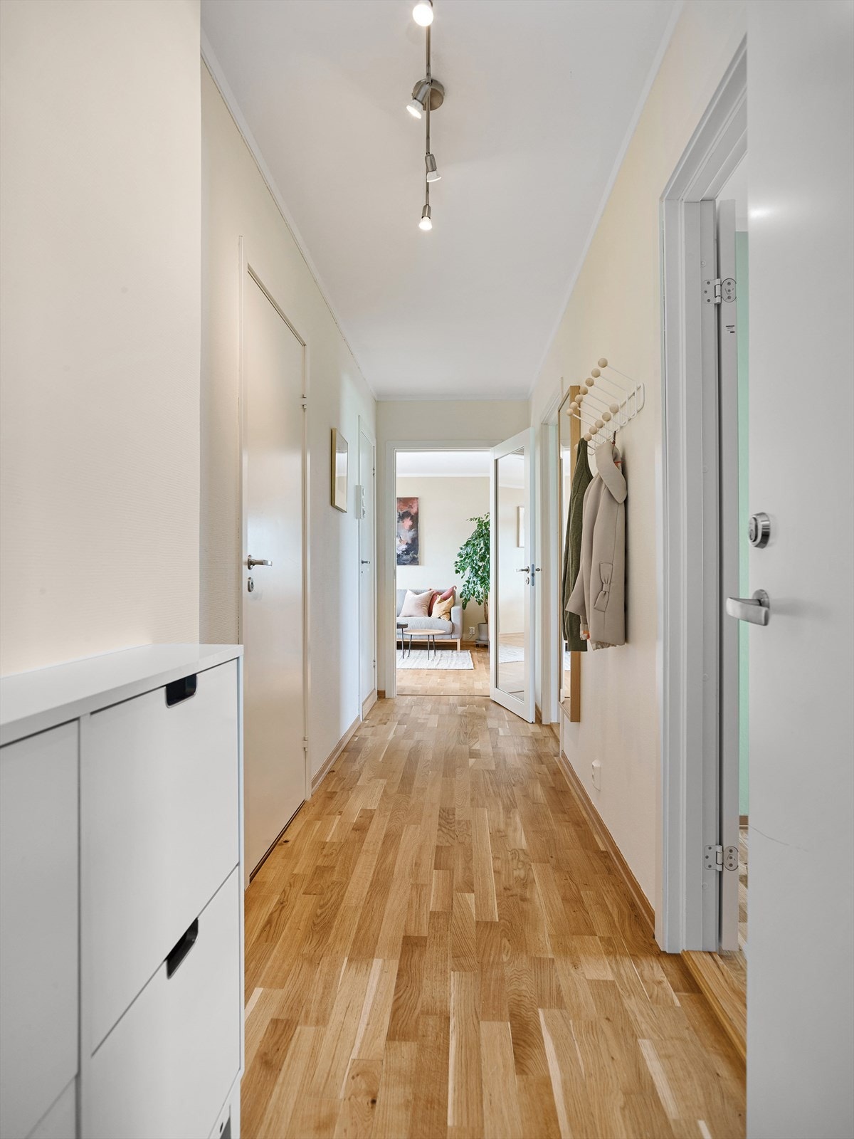 Entré/gang. Galleribilde