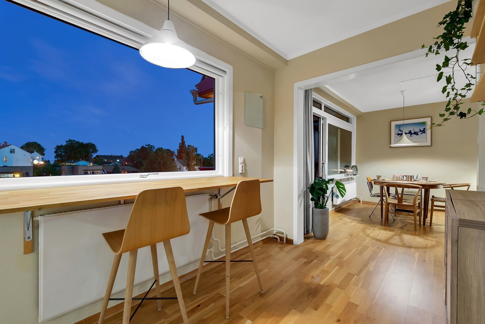 Kveldsstemning på kjøkkenet. Galleribilde