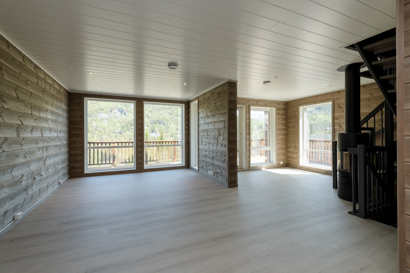 Bilde i fra kjøkken mot stue Galleribilde