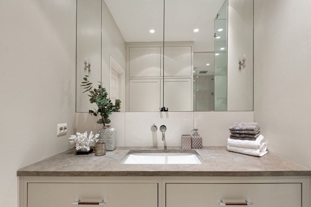 Særdeles lekkert bad oppusset 2011 i både eksklusiv stil og utførelse Galleribilde