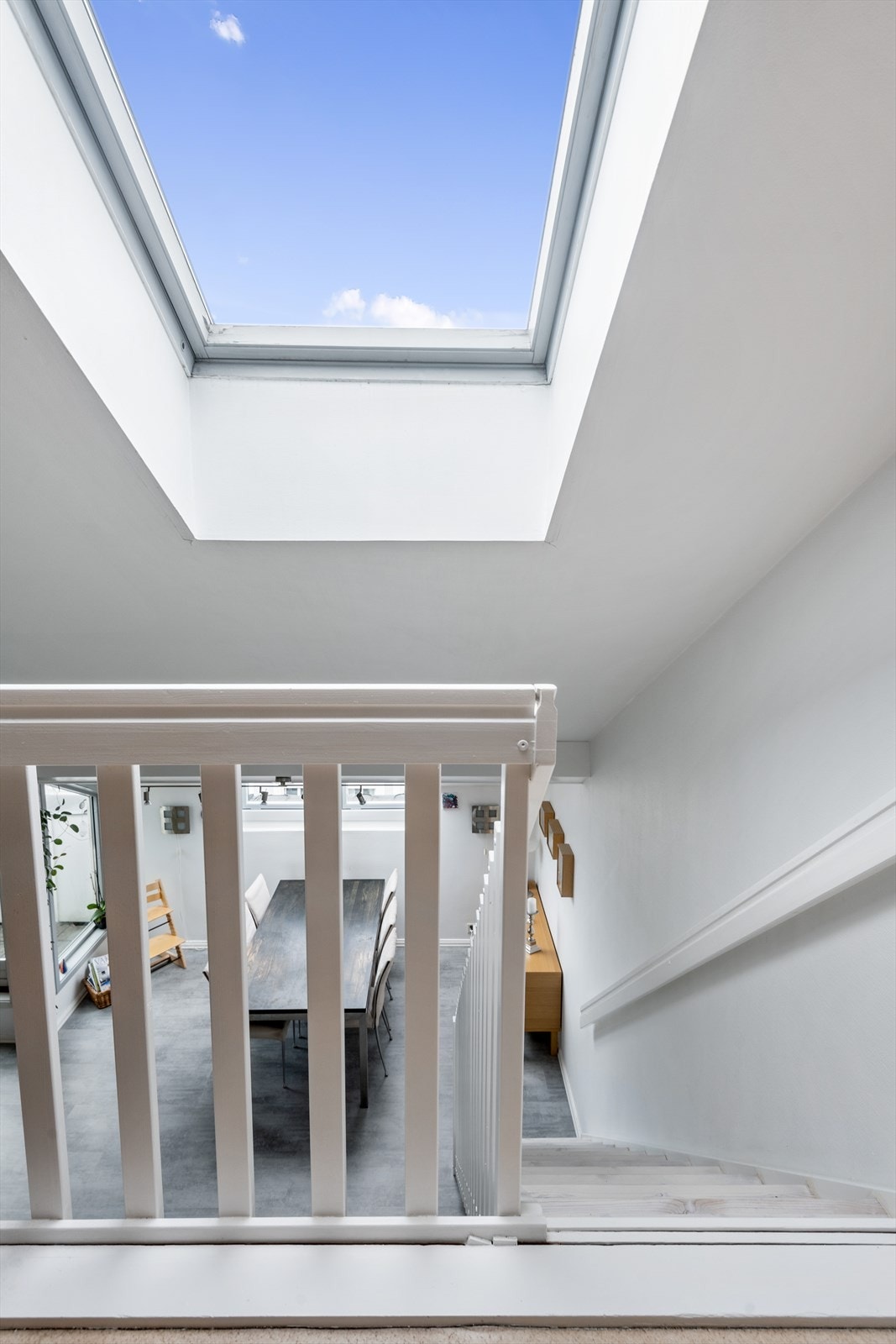 Leiligheten har en luftig og åpen løsning. Galleribilde