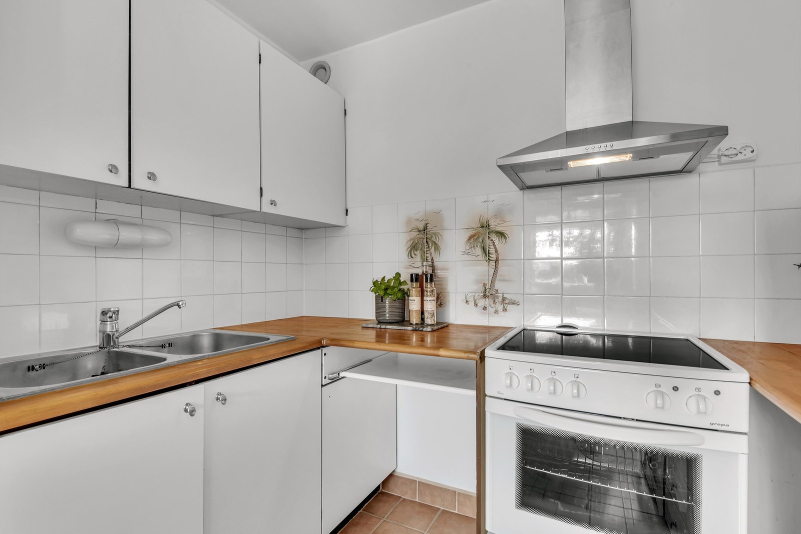 God skap- og benkplass. Galleribilde