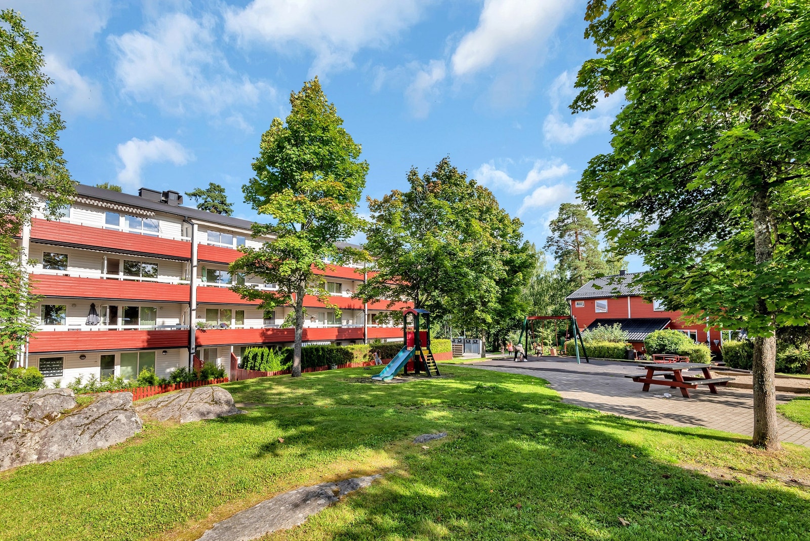 Leiligheten ligger i et attraktivt, veletablert og meget barnevennlig område på Øvre Prinsdal. Galleribilde