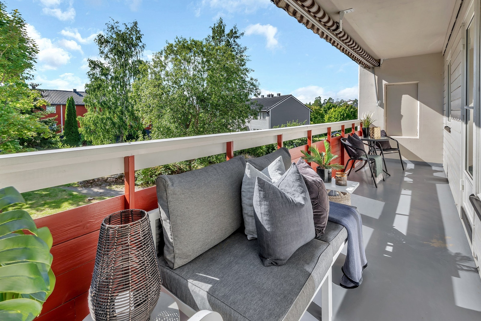 Balkongen er vestvendt og har gode solforhold. Galleribilde