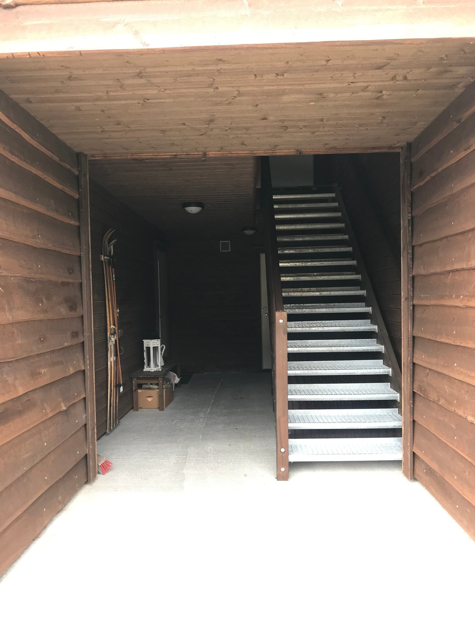 Inngang fra bakkeplan Galleribilde