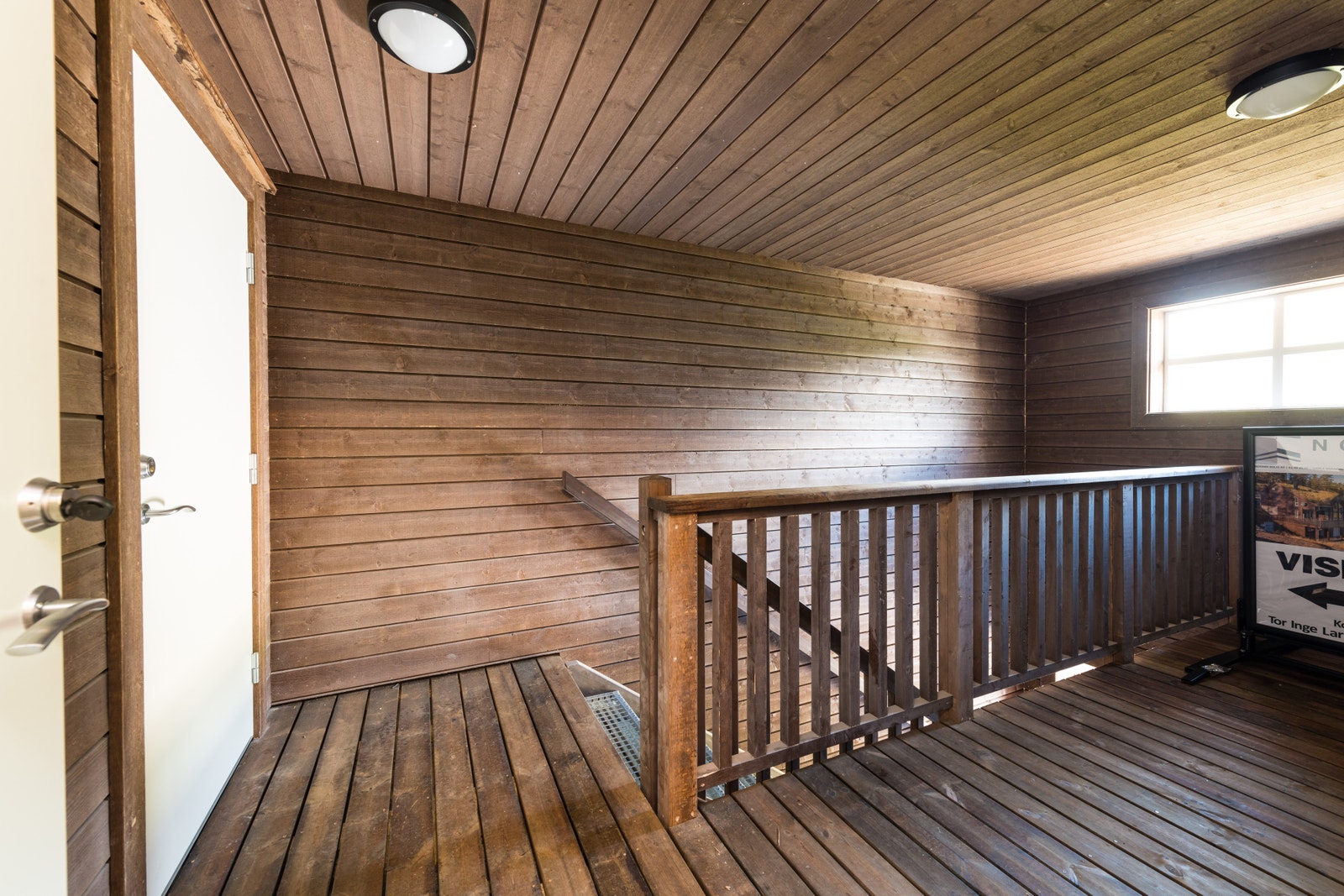 Inngang med bod inn til venstre Galleribilde