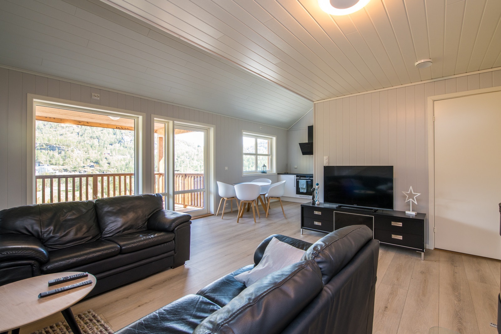 Bilde fra gang/stue mot kjøkken Galleribilde