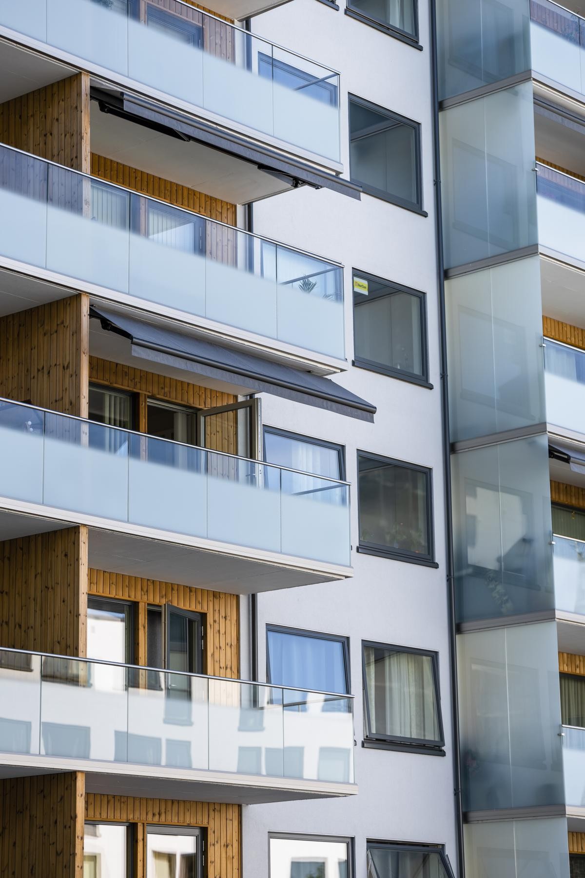 Borettslagets fellesareal er pent opparbeidet med grøntarealer, koselige sittegrupper og asfalterte internveier. Galleribilde