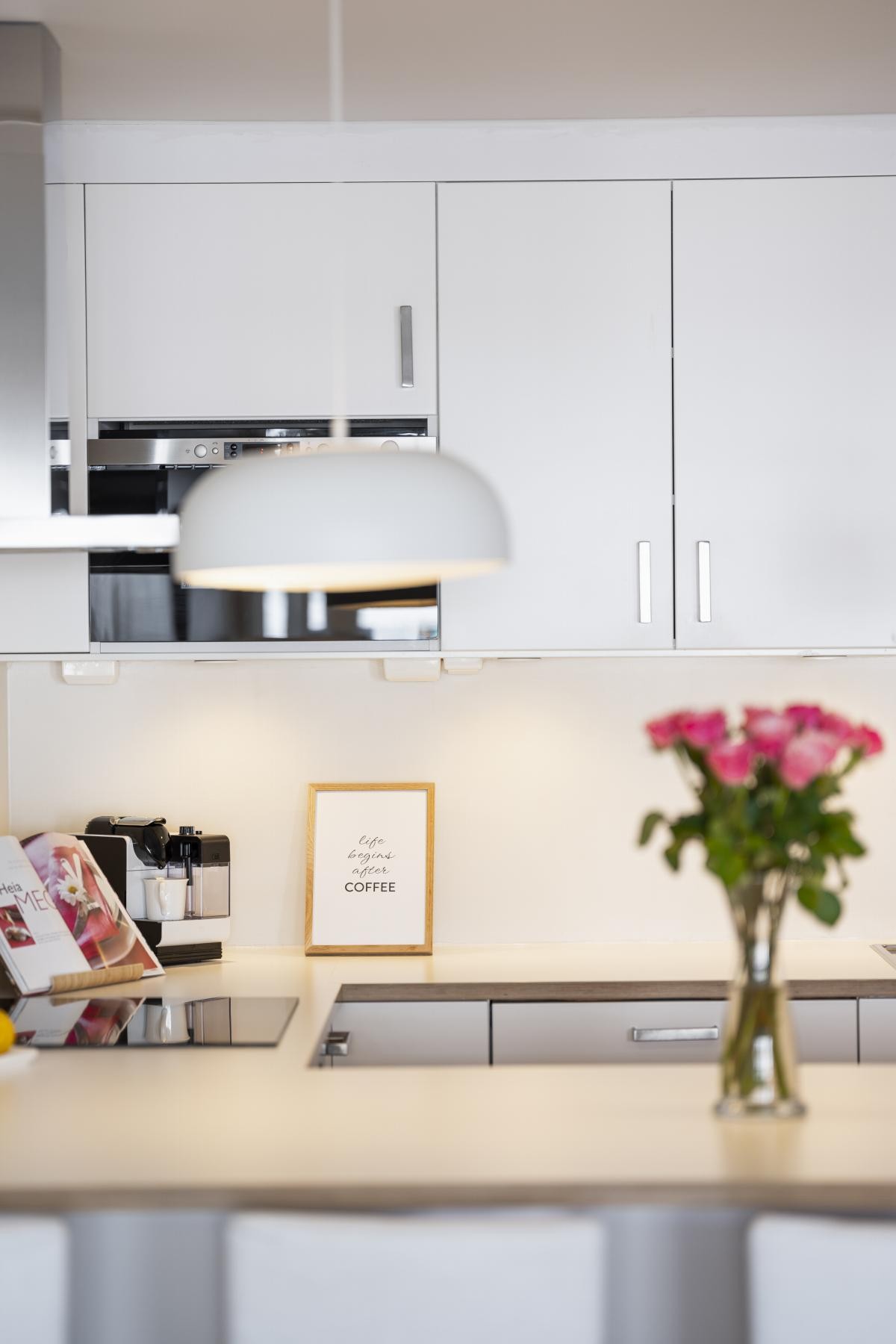 Innredningen er oppforet, og det er gode oppbevaringsmuligheter i skuffer og skap. Galleribilde