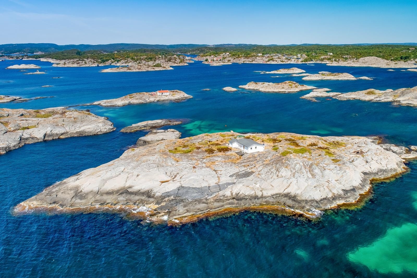 Brekkestø sees i bakgrunnen Galleribilde