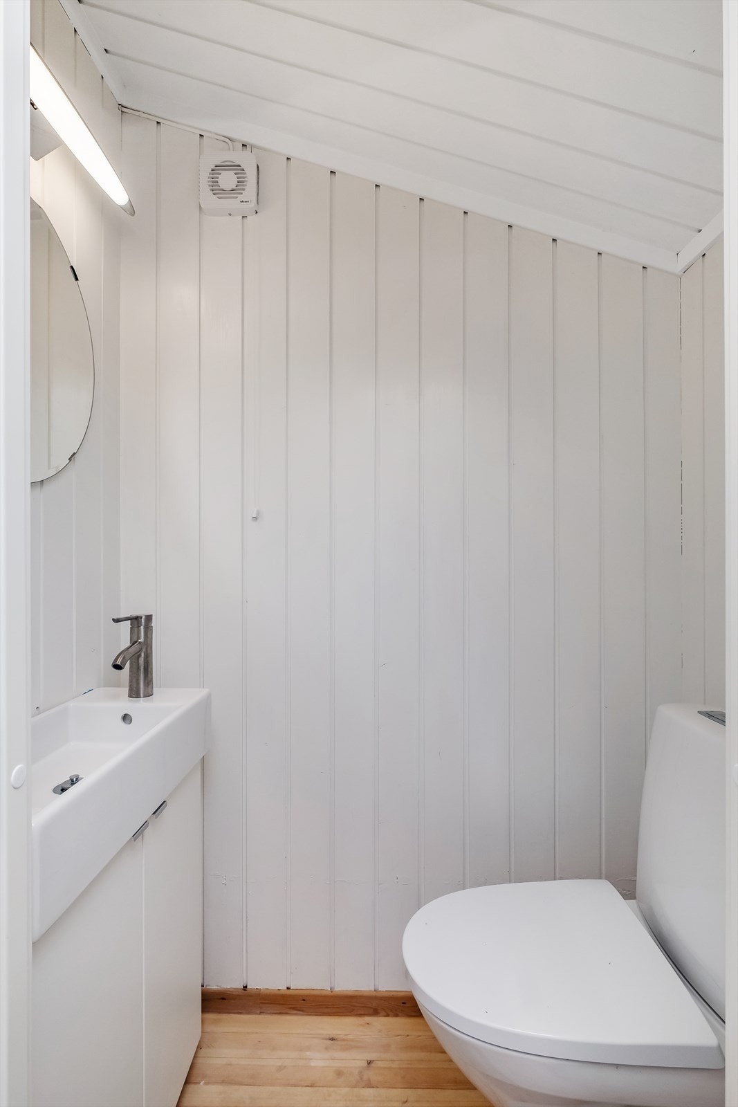 Wc med vask og innredning Galleribilde
