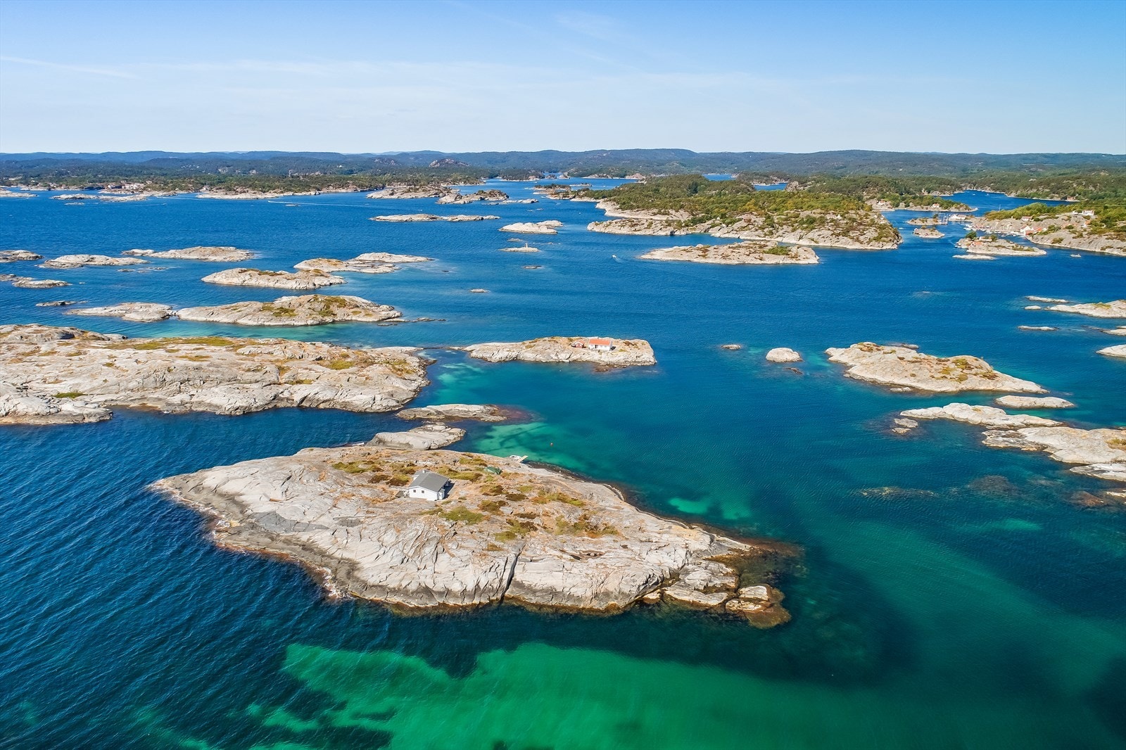 Velkommen til Eivindsholmen. Et unikt sted ut mot havet - ytterst i skjærgården utenfor Brekkestø Galleribilde