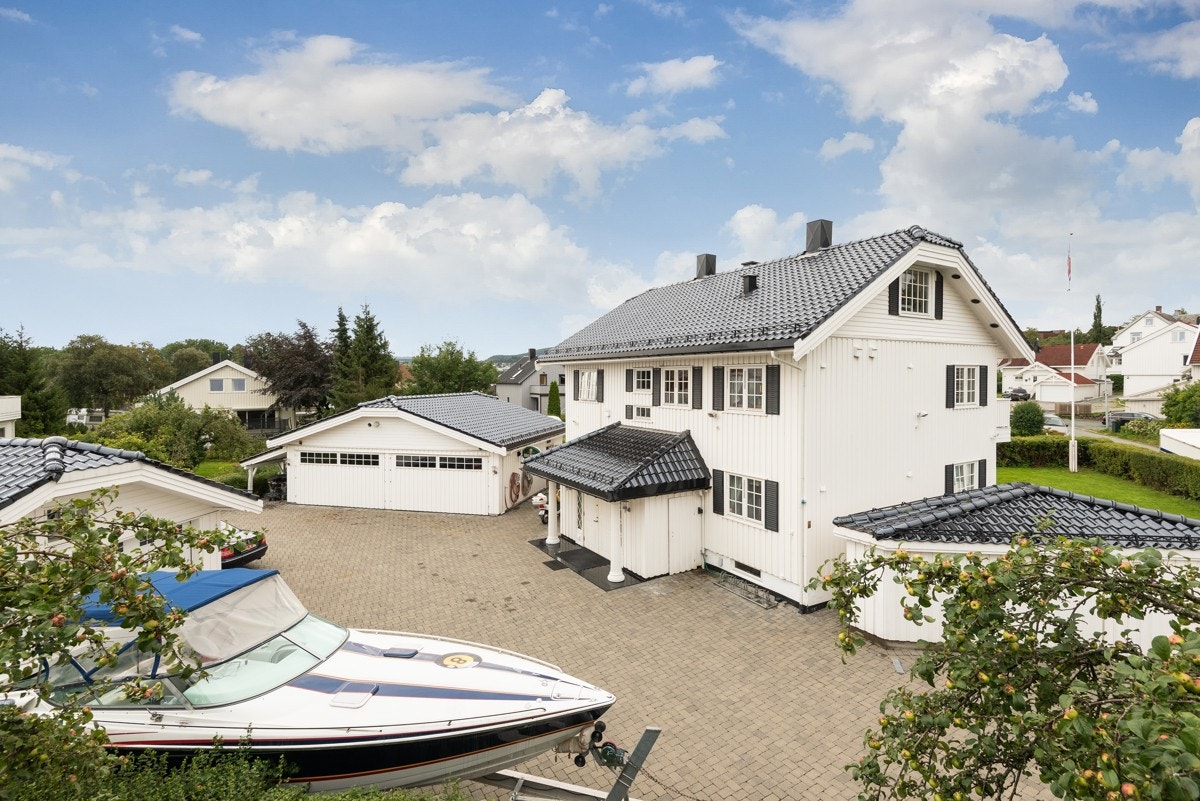 Eiendommen fremstår i svært god stand med høy standard. Galleribilde