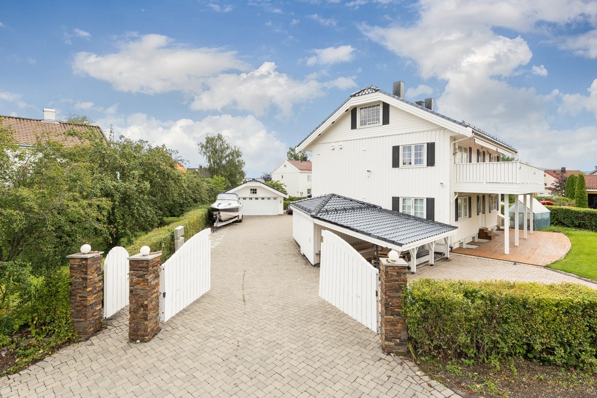 Velkommen til Henrik Angells gate 28! En svært innholdsrik eiendom med meget gode leieinntekter. Galleribilde