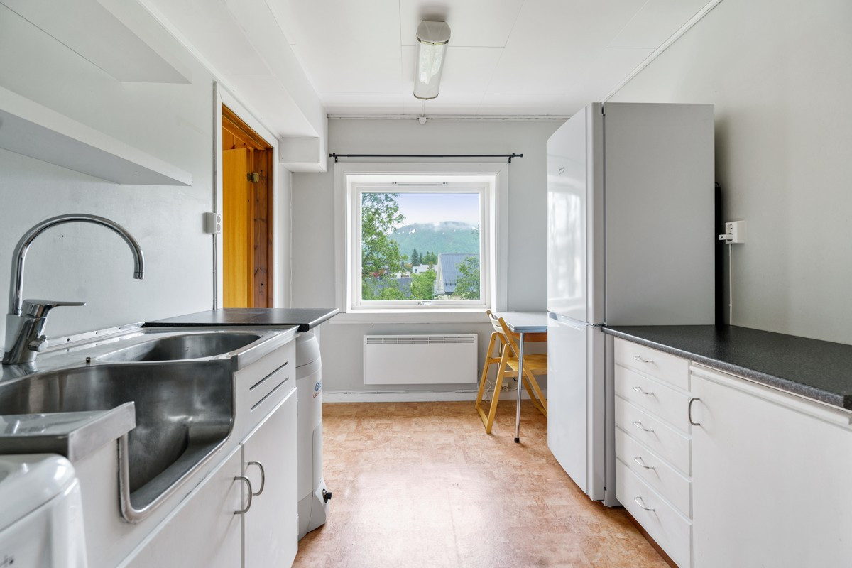 Store vinduer som gir inn rikelig med luft på samtlige rom