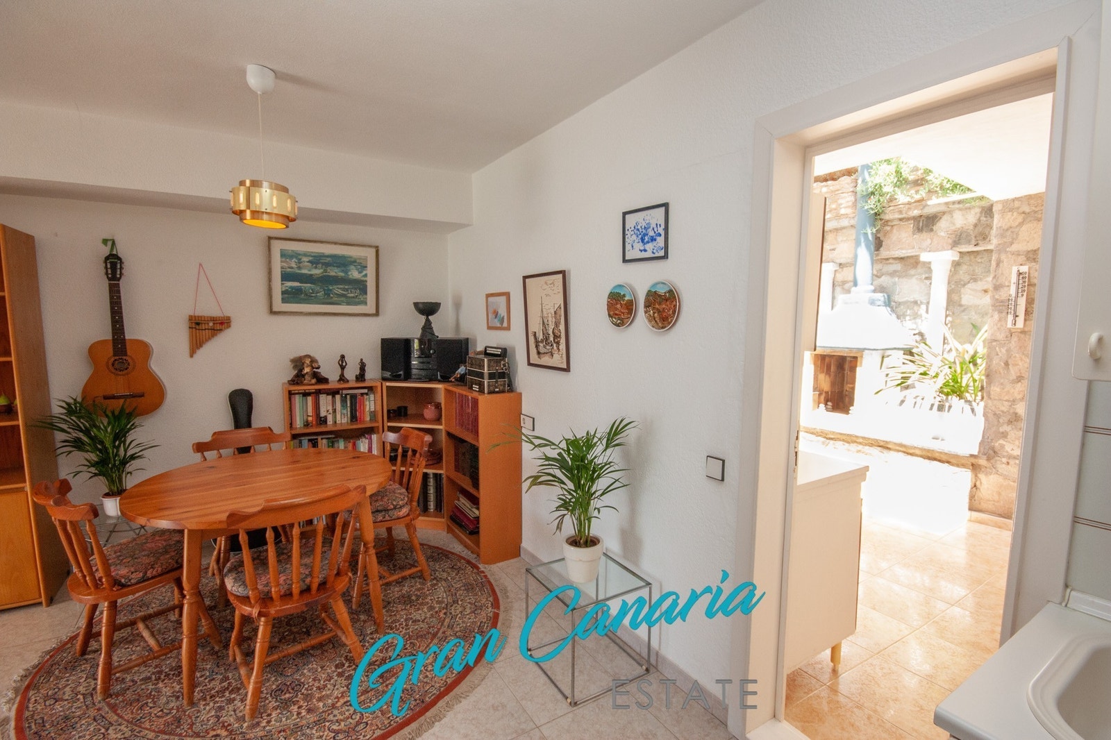 Utgang til hage direkte fra kjøkkenet Galleribilde