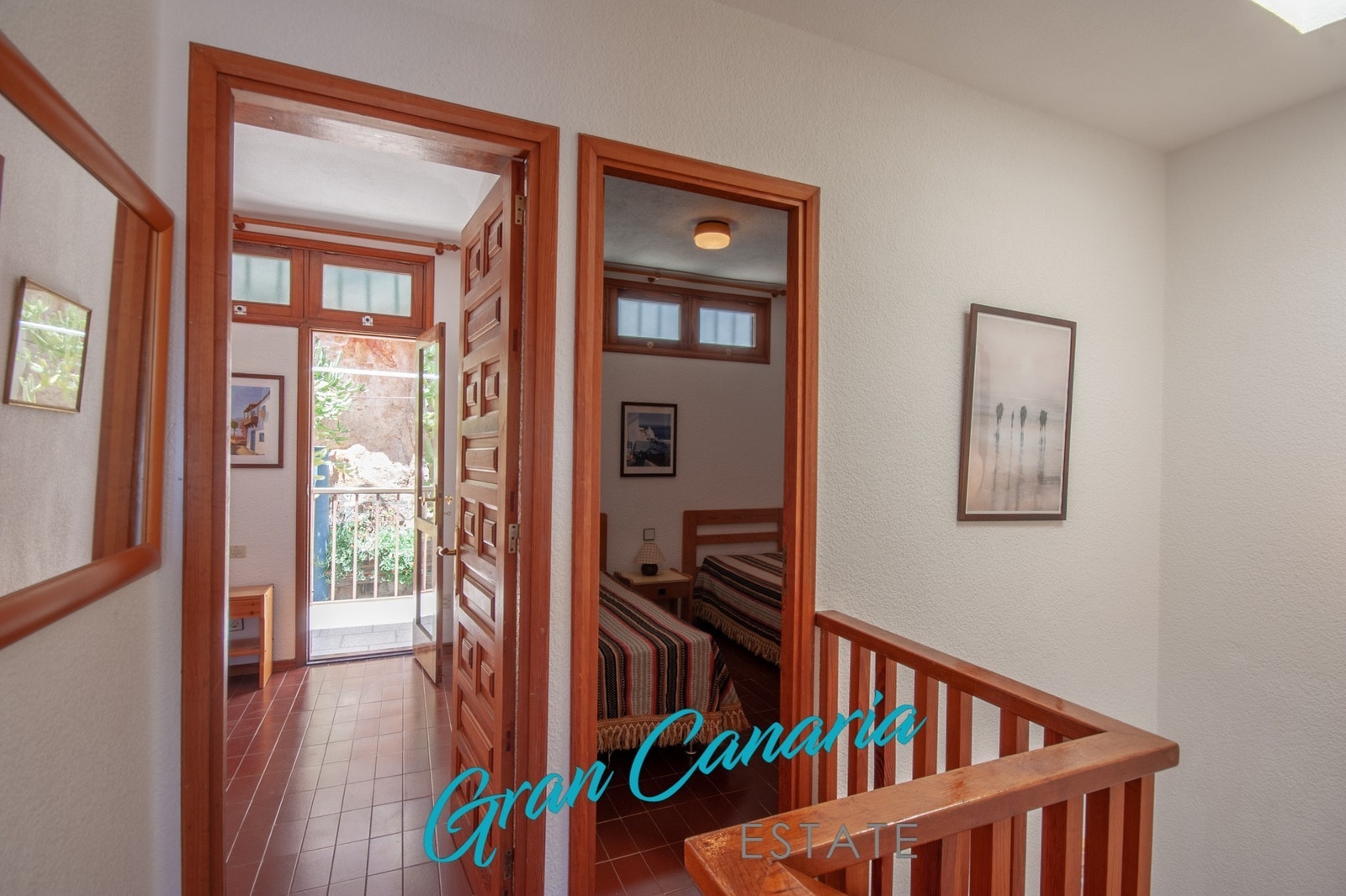 Totalt 3 soverom oppe. Her er 2 gjesterom. Galleribilde