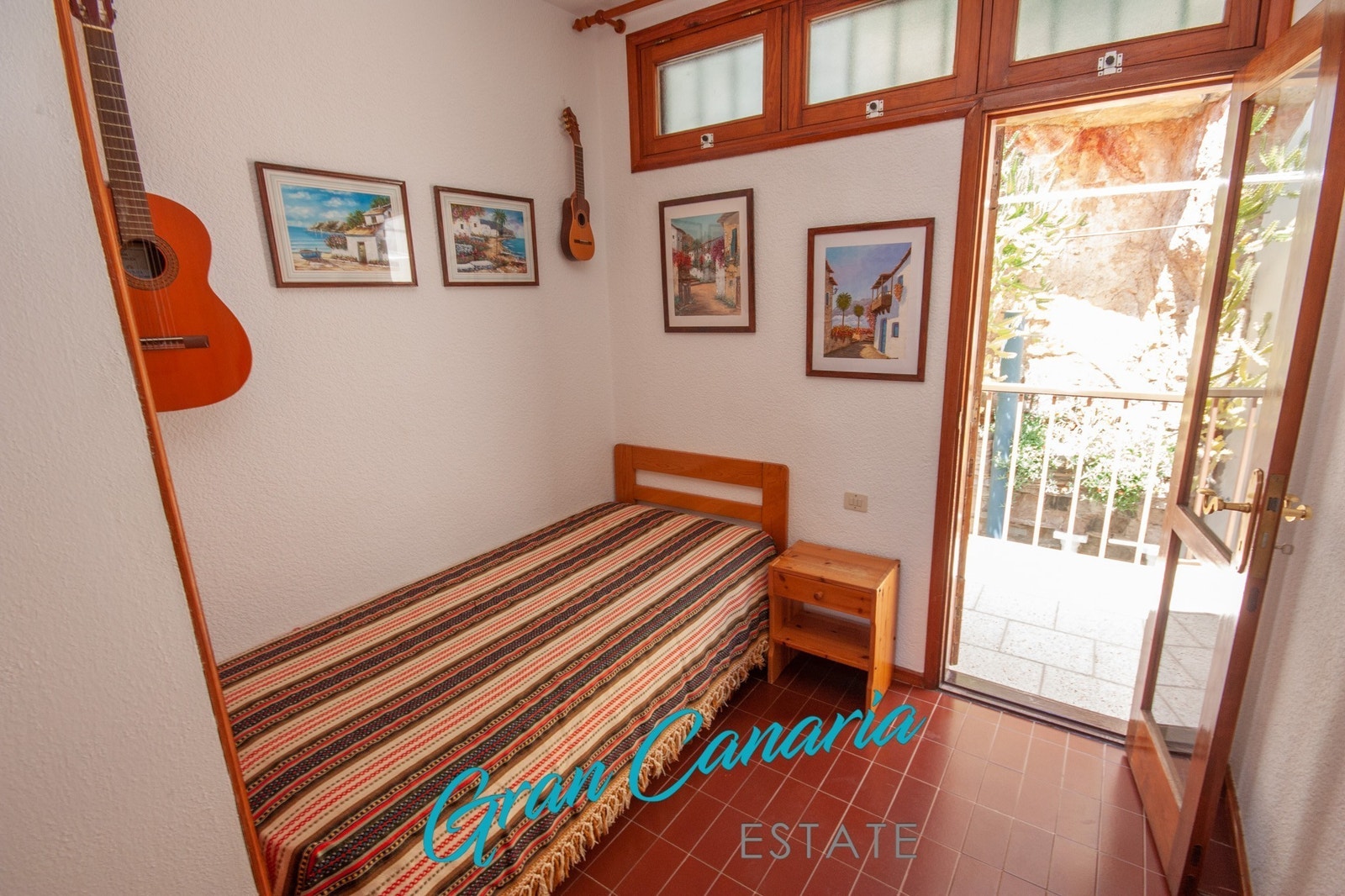 Soverom 1, med egen terrasse over bakgården Galleribilde