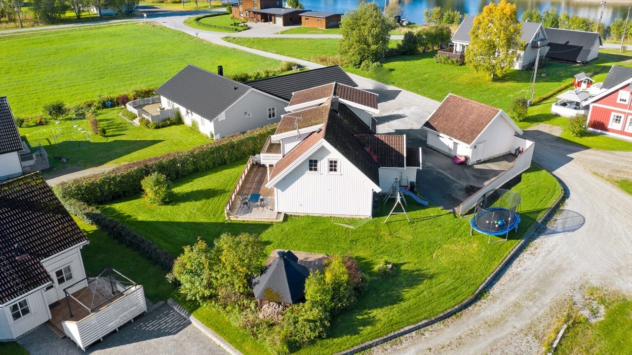 Ole Morten Grotnes v/ DNB Eiendom har gleden av å presentere Skonsenghagen 8 - En flott enebolig i barnevennlige omgivelser i veletablert boområde på Skonseng. Galleribilde