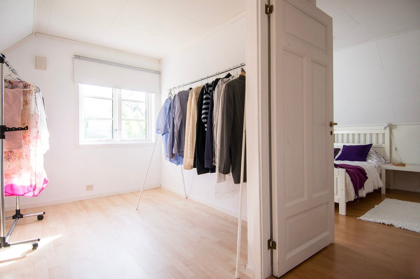 Et soverom blir brukt til garderobe. Galleribilde