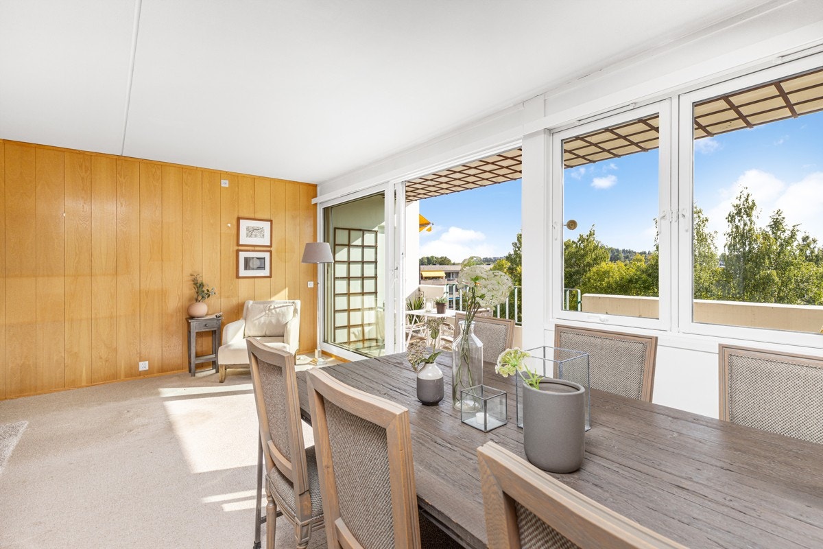 Spisestue med utgang til sydvestvendt balkong Galleribilde