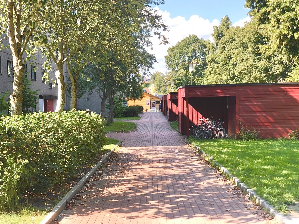 Utvendige boder til å sette sykkel/barnevogn i Galleribilde