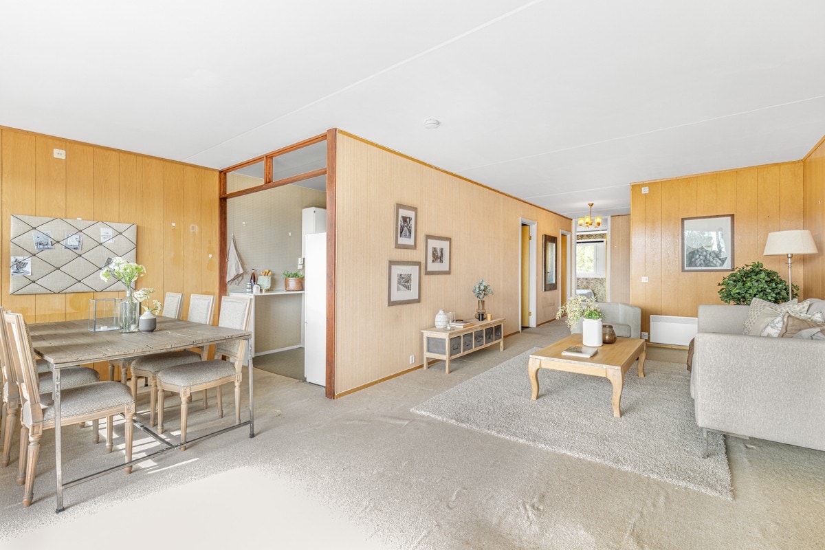 Stor stue med plass til sofagruppe og spisebord Galleribilde