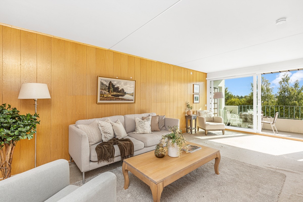 Leiligheten er gjennomgående lys og har flott utsyn fra stue Galleribilde