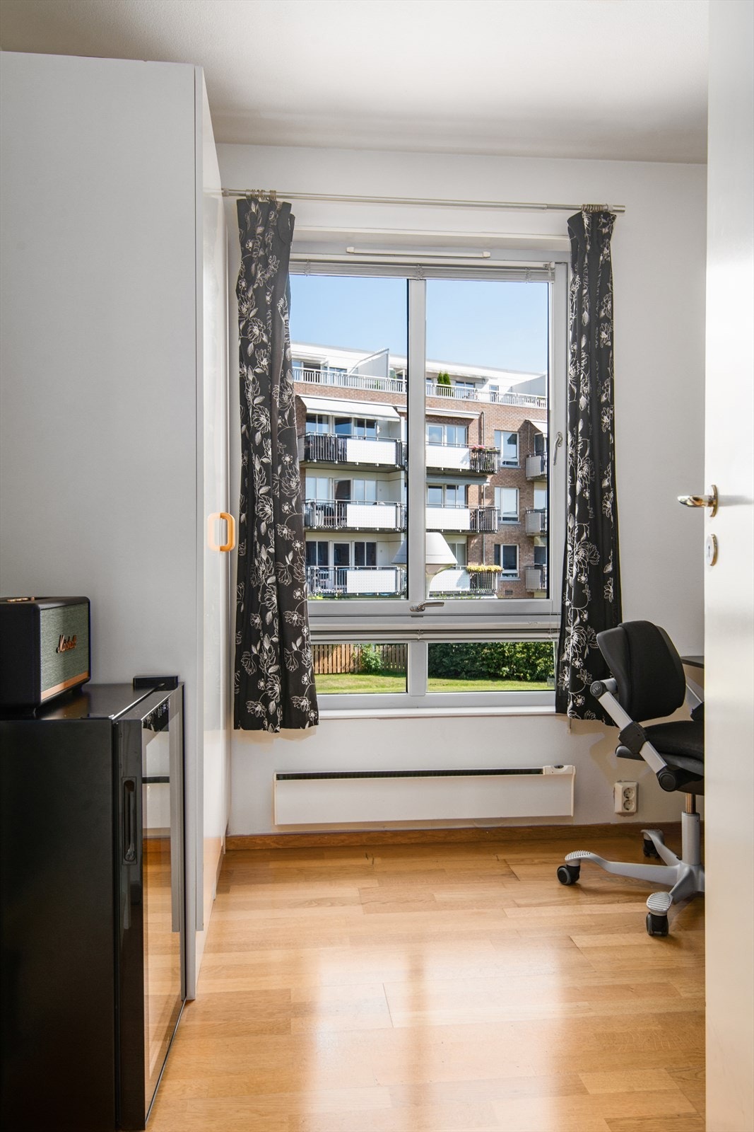 Soverom nummer to er også av god størrelse, og er i dag innredet som kontor. Galleribilde
