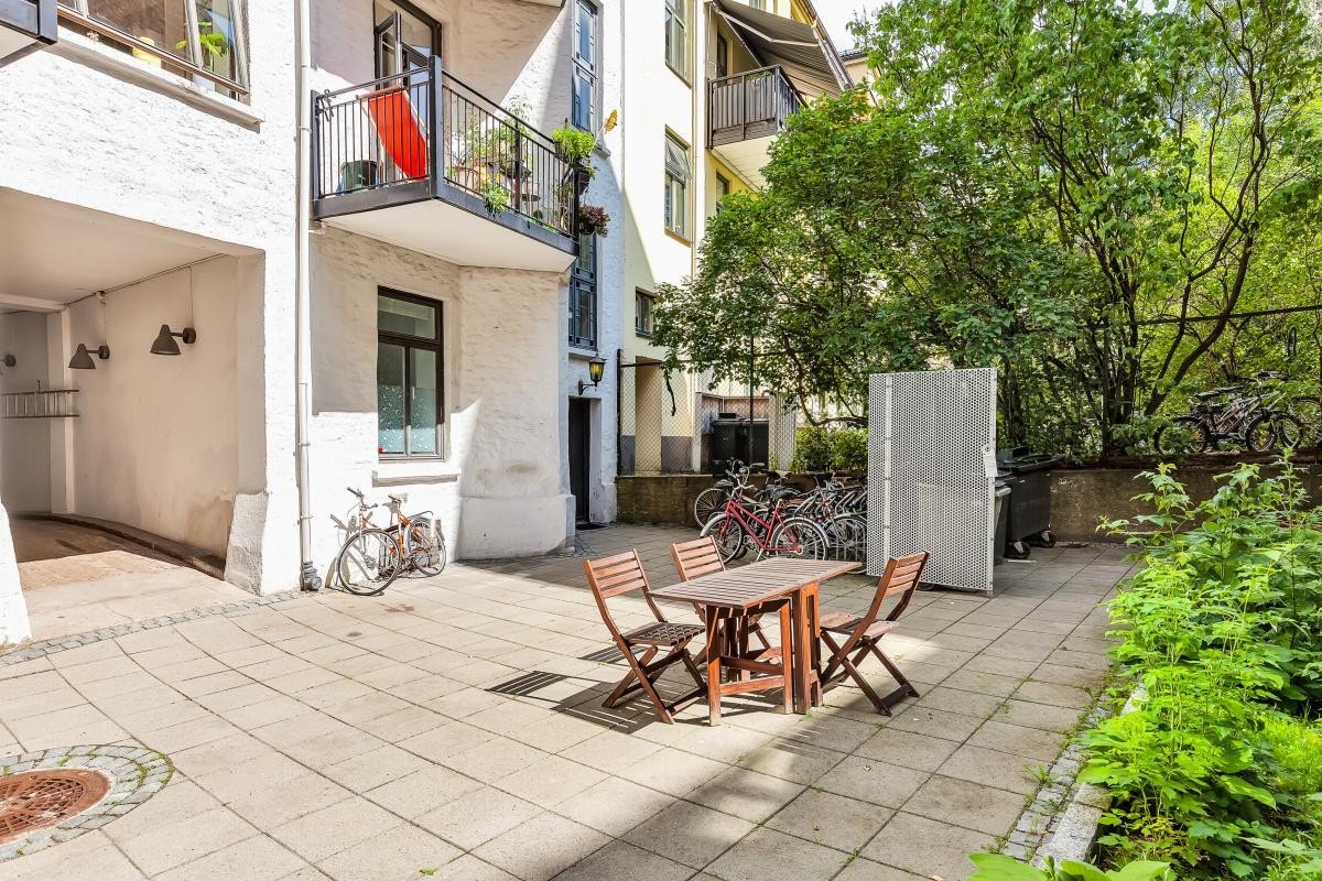 Bakgård med muligheter for grilling og kos Galleribilde