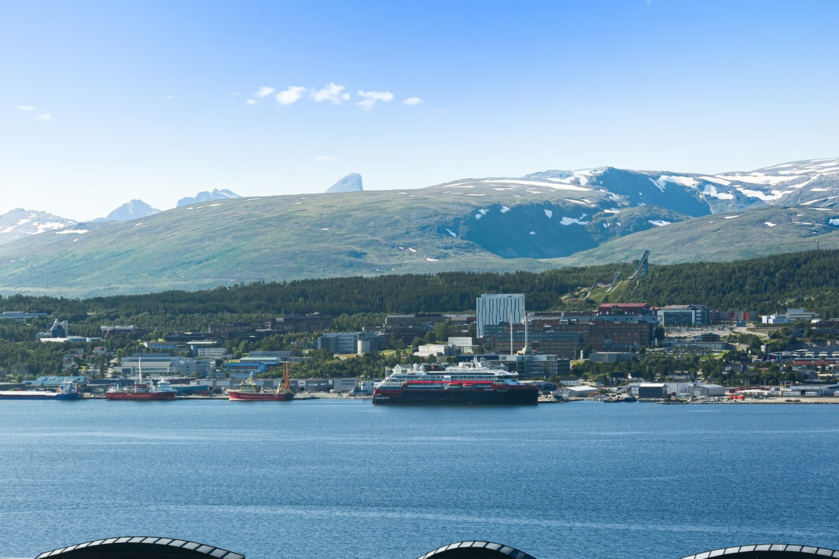 Utsikt mot Tromsøya og Breivika havn